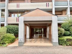 清掃の行き届いたきれいなエントランス。