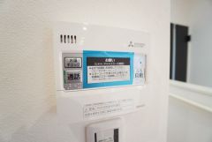 キッチン横からボタンひとつで操作が楽々。