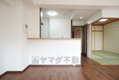 明るいダイニング＾＾ 将来にわたって住みやすくプランニングを重ねて設計された間取で日々の生活をしやすい動線を考えた居住空間を創り上げております＾＾ 