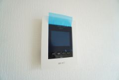 防犯性、セキュリティ対策に安心できるテレビモニター付きインターフォンです。セールスマン対策にもなり安心できます。