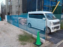 車が停めやすい環境です。カースペース2台付き。日当たり、風通し良好です＾＾