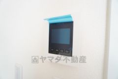 防犯はもちろん、セールスマン対策にもなるモニター付きインターホンです。お子さん1人での留守番時にも活躍しそうです。