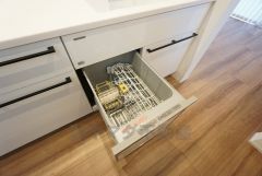 家事の時短につながる食洗機付き。