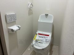 ウォシュレット、暖房便座、節電・節水機能など、使い勝手のよい高機能トイレです。