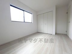 家具を選ばないナチュラルなフローリングとシンプルなクロスです＾＾