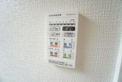 浴室暖房乾燥機には、暖房、乾燥、涼風、換気の4つの機能が付いています。タイマー付きです。換気・雨の日の洗濯も安心です＾＾