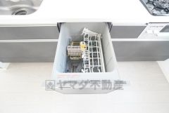 炊事時間を大幅に短縮できる食器洗浄乾燥機付き＾＾食器を洗う手間が減るので家族とのコミュニケーションの時間や自分の時間が増えますね＾＾