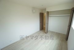 6帖。住む人のこだわりを活かす洋室＾＾広めのクローゼットもあり荷物もすっきり片付けられ、ゆとりのある暮らしが出来ます＾＾ 