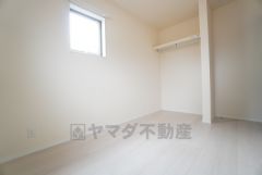 家具を選ばないナチュラルなフローリングとシンプルなクロスです＾＾