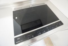 お手入れのしやすいIHクッキングヒーターです。3口コンロなので、効率よくお料理が楽しめます。毎日のお料理も楽しくなりますね＾＾