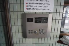エントランスはオートロックを採用＾＾来訪者を確認できる安心のセキュリティ仕様で、お子さん1人での留守番時にも活躍しそうです＾＾