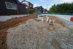カースペースはゆとりある4台分確保＾＾マイカー用に、お客さま用に、余裕を持ってご利用いただけます。