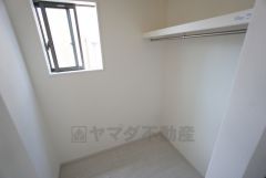 洗面室横にはファミリークローク付き。