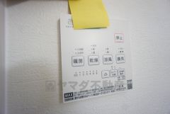 浴室暖房乾燥機には、暖房、乾燥、涼風、換気の4つの機能が付いています。タイマー付きです。換気・雨の日の洗濯も安心です＾＾