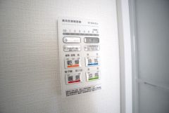 浴室暖房乾燥機には、暖房、乾燥、涼風、換気の4つの機能が付いています。タイマー付きです。換気・雨の日の洗濯も安心です＾＾