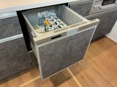 炊事時間を大幅に短縮できる食器洗浄乾燥機付き＾＾食器を洗う手間が減るので家族とのコミュニケーションの時間や自分の時間が増えますね。