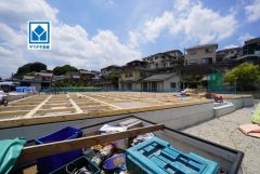 生活がワンフロアで完結する平屋建て＾＾敷地約73坪。駐車3台分＾＾西鉄バス「六本松」歩3分。