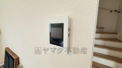 防犯はもちろん、セールスマン対策にもなるモニター付きインターホンです。お子さん1人での留守番時にも活躍しそうです。