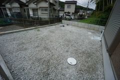 お子様と公園に行けない日も、のびのびお庭で遊べるのがうれしいですね。ガーデニングやお子様のプールなど大活躍です＾＾