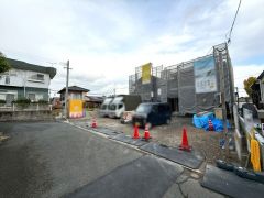 鳥栖プレミアム・アウトレットまで（車約7分/3.6ｋｍ）、イオンモール筑紫野まで（車約17分/13.7ｋｍ）。周辺環境充実です＾＾