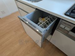 炊事時間を大幅に短縮できる食器洗浄乾燥機付き＾＾食器を洗う手間が減るので家族とのコミュニケーションの時間や自分の時間が増えますね。