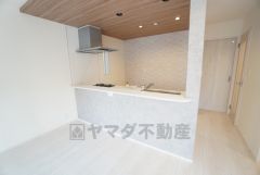 窓から光が差し込む明るいダイニングです＾＾