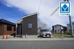 LDKが明るい南東側採光。トイレ・浴室にも窓付きなのでお家のどこにいても明るい光が差し込みます。