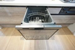 炊事時間を大幅に短縮できる食器洗浄乾燥機付き＾＾食器を洗う手間が減るので家族とのコミュニケーションの時間や自分の時間が増えますね。
