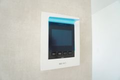 防犯性、セキュリティ対策に安心できるテレビモニター付きインターフォンです。セールスマン対策にもなり安心できます。