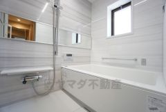 1日の疲れを癒すくつろぎのバスルーム。換気機能付きなのでお風呂のカビ予防にもなります＾＾