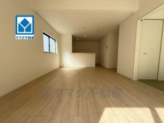 家族が集まる開放的なリビング。思い思いの時間を過ごしたり食事をしたり、素敵な団らんの場になりますね＾＾