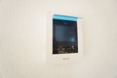 防犯はもちろん、セールスマン対策にもなるモニター付きインターホンです。お子さん1人での留守番時にも活躍しそうです。