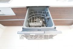 炊事時間を大幅に短縮できる食器洗浄乾燥機付き＾＾食器を洗う手間が減るので家族とのコミュニケーションの時間や自分の時間が増えますね。 