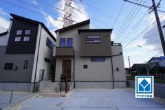 吹抜けお洒落新築物件。折上天井・LDKは明るく開放感のある空間＾＾寝室にWIC付・収納スペース豊富。東南向きの広々バルコニー。 