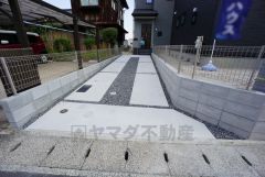 カースペースは2台分。自転車置場としてもご利用できます。