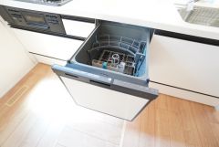 炊事時間を大幅に短縮できる食器洗浄乾燥機付き＾＾食器を洗う手間が減るので家族とのコミュニケーションの時間や自分の時間が増えますね。 