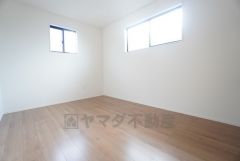 家具を選ばないナチュラルなフローリングとシンプルなクロスです＾＾