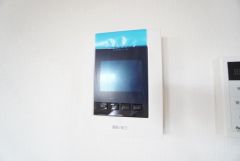 防犯性、セキュリティ対策に安心できるテレビモニター付きインターフォンです。セールスマン対策にもなり安心できます。