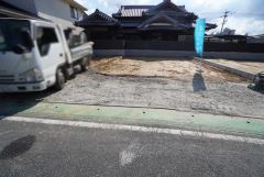 駐車スペースはゆとりある2台分を確保。マイカー用に、お客さま用に、余裕を持ってご利用いただけます＾＾