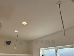 脱衣場には室内干しが可能なスペース有＾＾