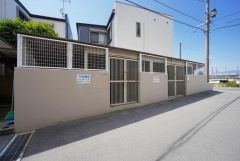 敷地内にゴミ置き場を設けており、日々のゴミ出しがスムーズ＾＾ 重いゴミも短い動線で出せる便利な環境です。