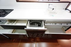 家事の時間短縮につながる食洗機付き。