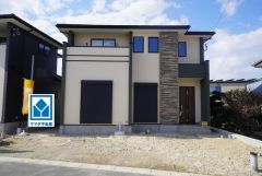 ダブルアクセス＾＾西鉄「朝倉街道」、JR「天拝山」（自転車5～6分/約1.4ｋｍ）。