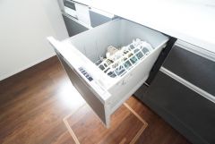炊事時間を大幅に短縮できる食器洗浄乾燥機付き＾＾食器を洗う手間が減るので家族とのコミュニケーションの時間や自分の時間が増えますね。