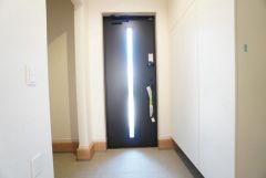 関には土間収納が付いています。ベビーカーやゴルフバッグなどもスッキリ収納出来そうですね＾＾