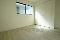 木の温もりがやさしいフローリングとシンプルなクロスです＾＾