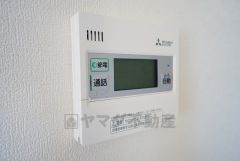 同仕様写真。おいだき機能つきなのでお風呂に入る時間が異なるご家庭には嬉しいですね。ボタン一つで快適で便利な生活が＾＾