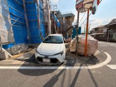 駐車スペースはゆとりある2台分を確保。マイカー用に、お客さま用に、余裕を持ってご利用いただけます。