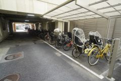 屋根付き駐輪場なので、雨の日も自転車を安心して保管できます。通勤・通学に自転車を使う方にも便利です＾＾