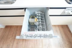 炊事時間を大幅に短縮できる食器洗浄乾燥機付き＾＾食器を洗う手間が減るので家族とのコミュニケーションの時間や自分の時間が増えますね。